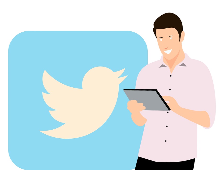Zeichnung eines Menschen mit Tablet in den Händen, der lächelt und neben einem großen Twitter-Symbol steht. 
